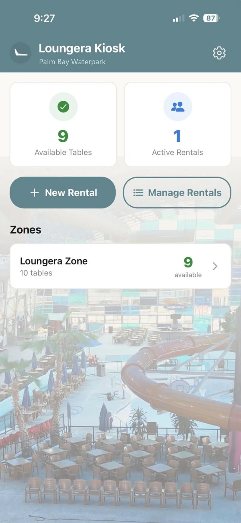 Loungera Kiosk app — home screen with available tables, active rentals and the resort's zones.